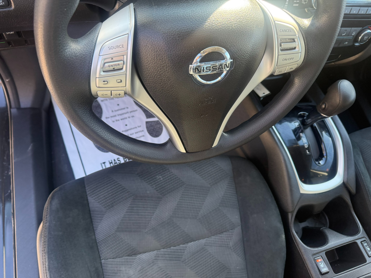 Nissan Rogue FWD 4dr SV 2016