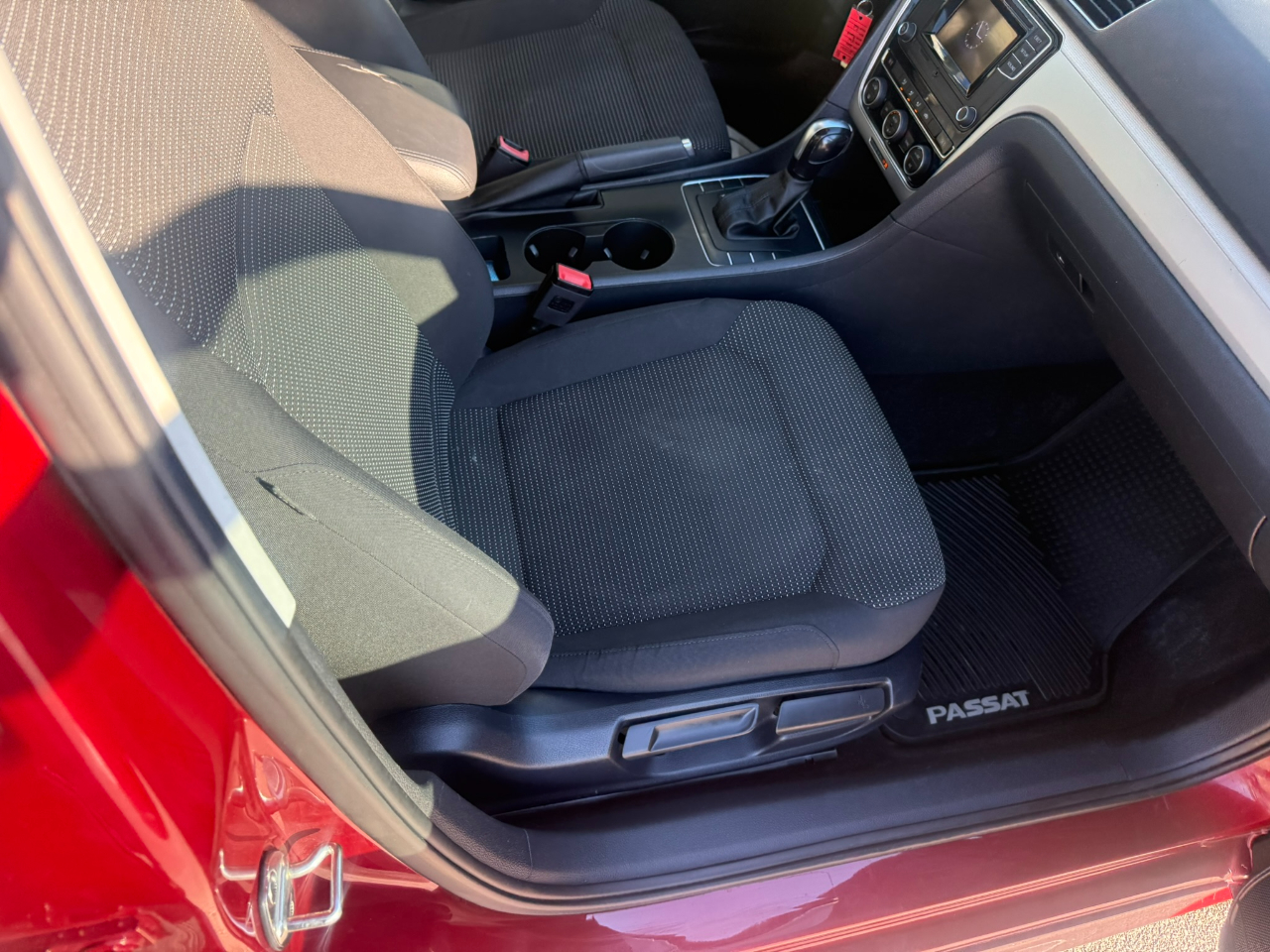 Volkswagen Passat 4dr Sdn 1.8T Auto S 2016