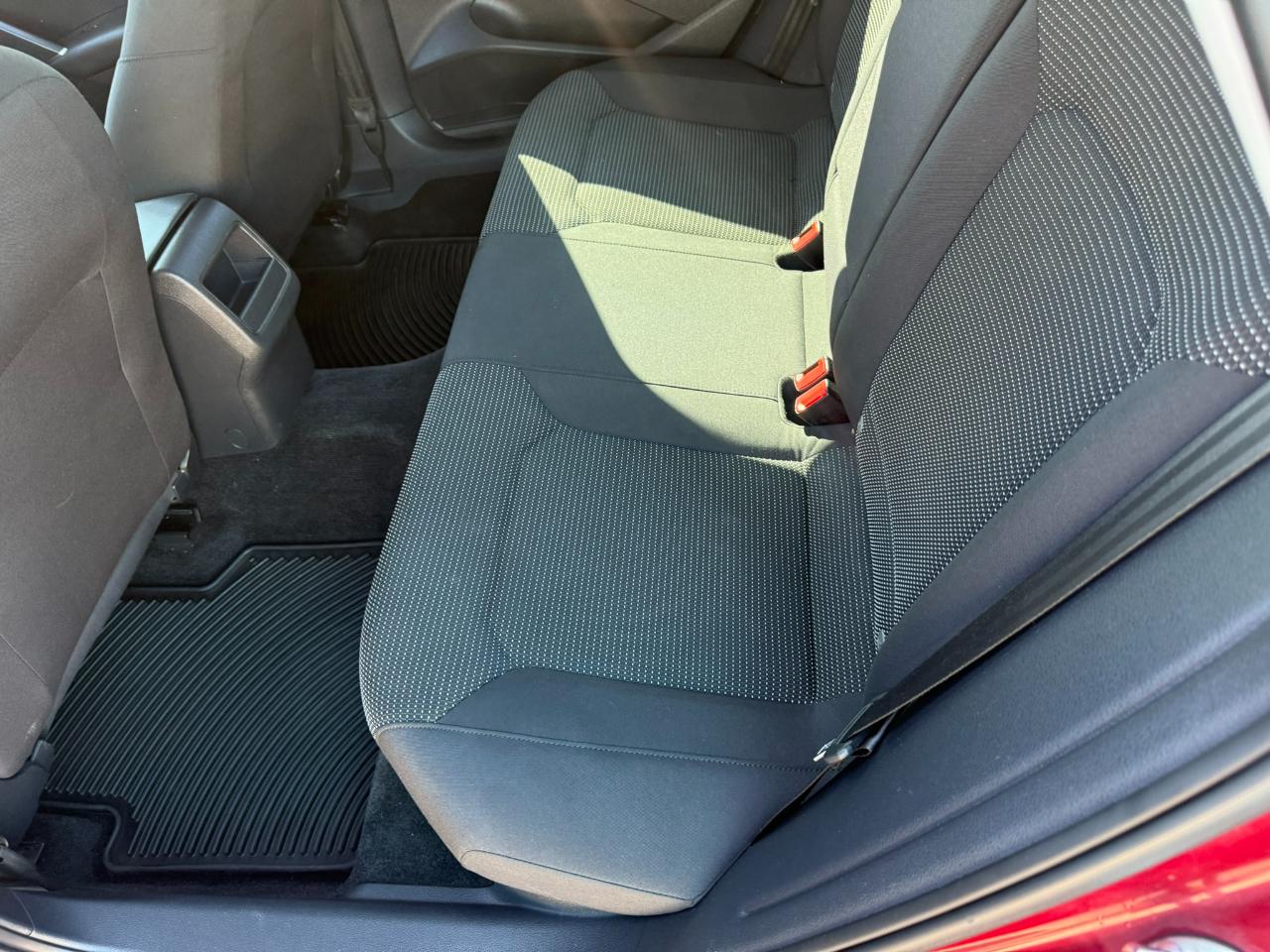 Volkswagen Passat 4dr Sdn 1.8T Auto S 2016