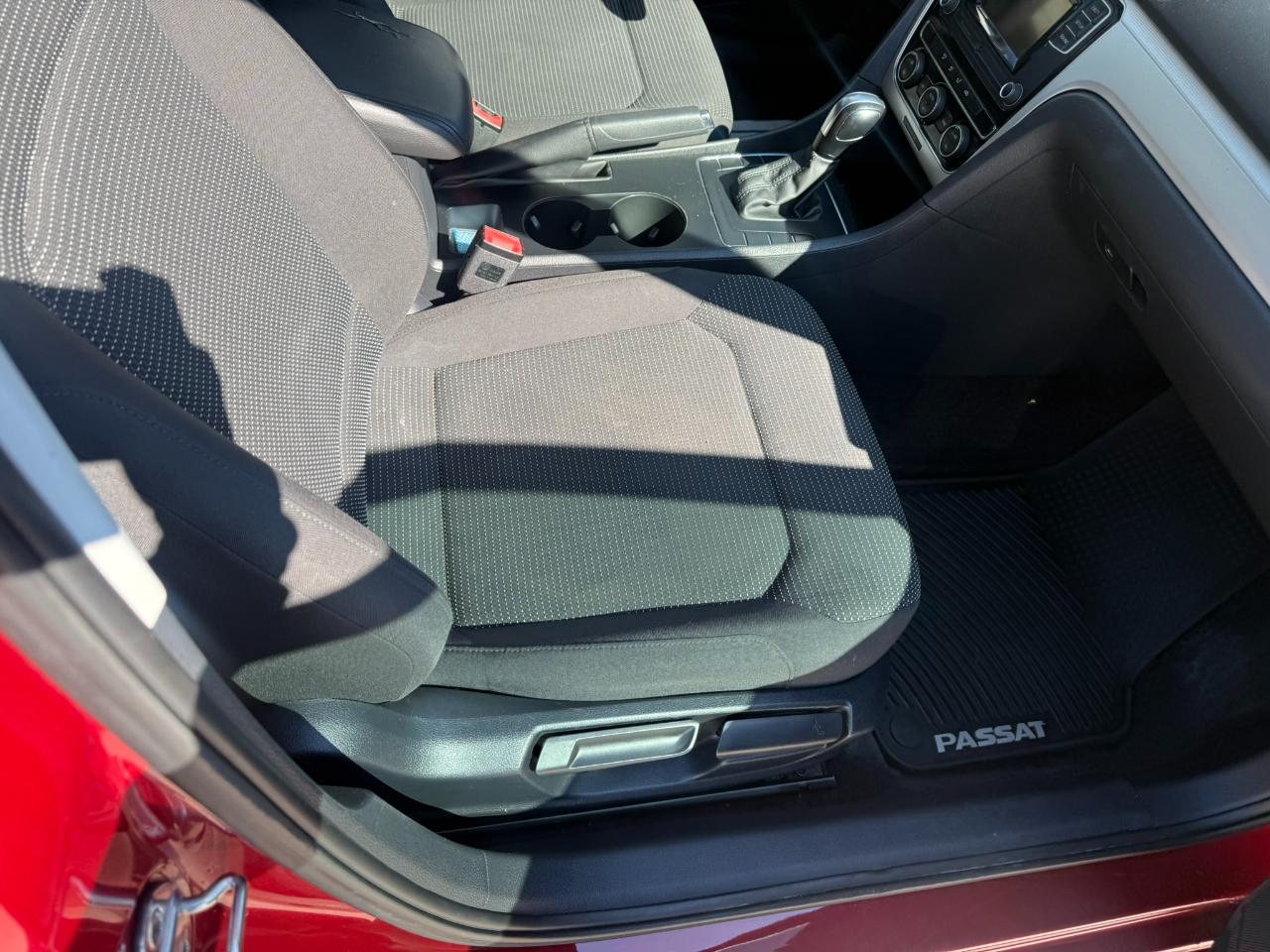 Volkswagen Passat 4dr Sdn 1.8T Auto S 2016