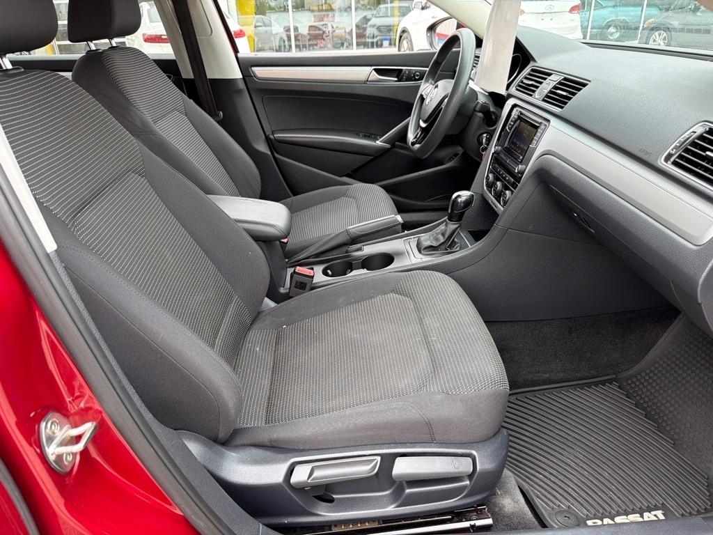 Volkswagen Passat 4dr Sdn 1.8T Auto S 2016