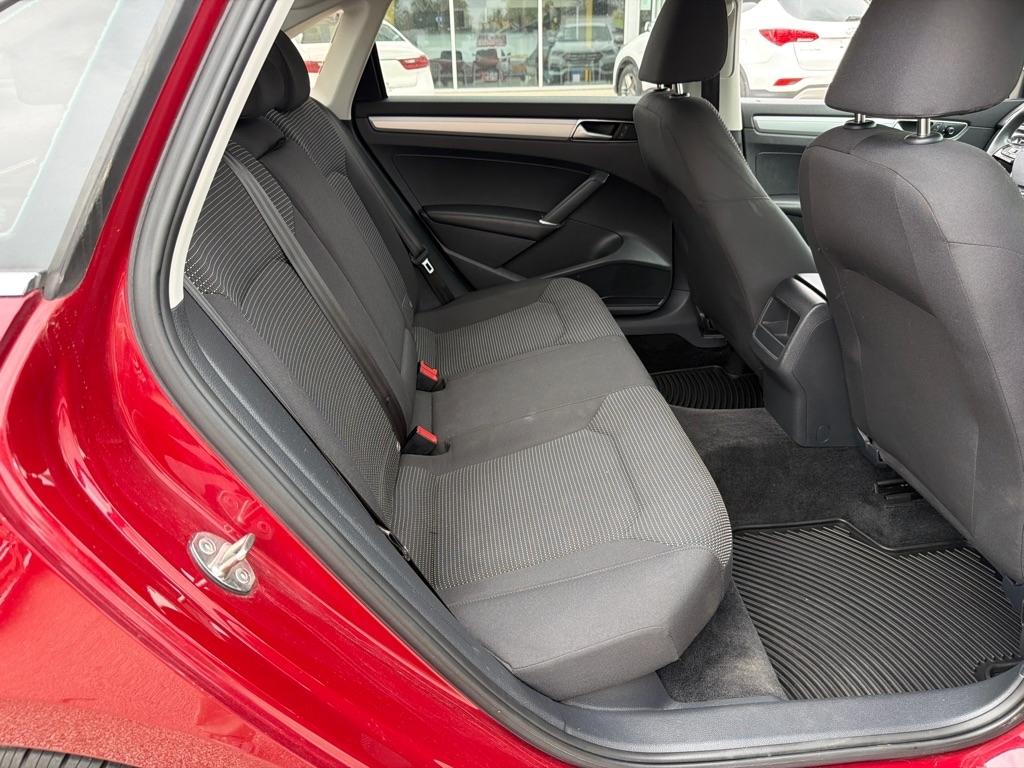 Volkswagen Passat 4dr Sdn 1.8T Auto S 2016