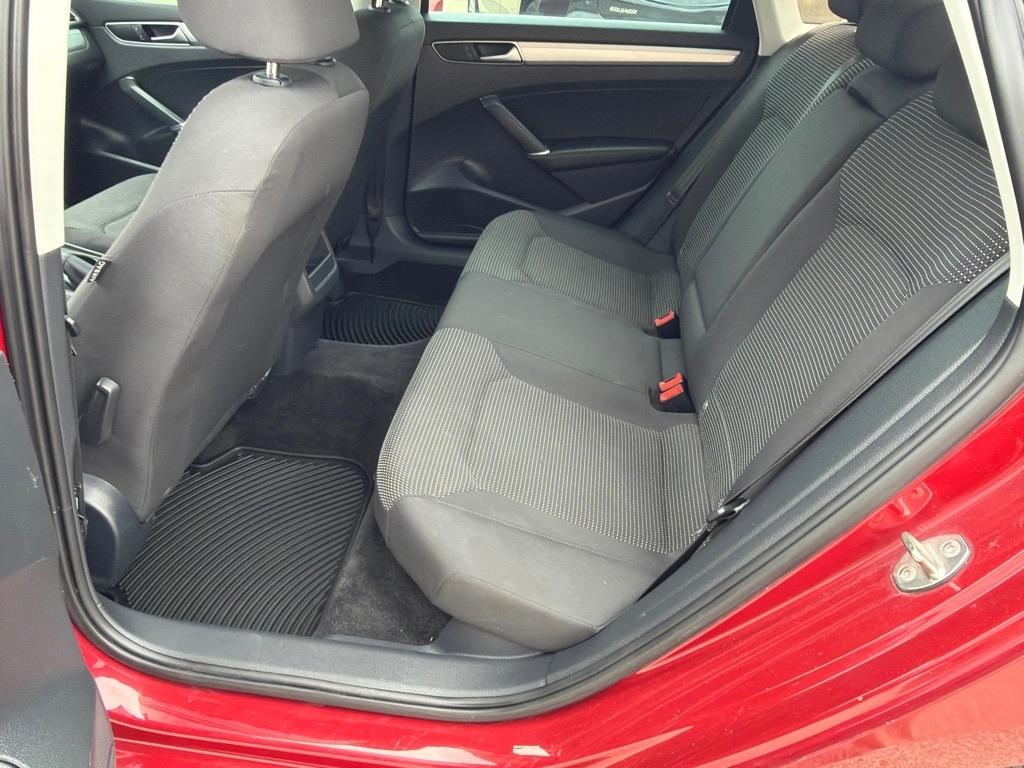 Volkswagen Passat 4dr Sdn 1.8T Auto S 2016