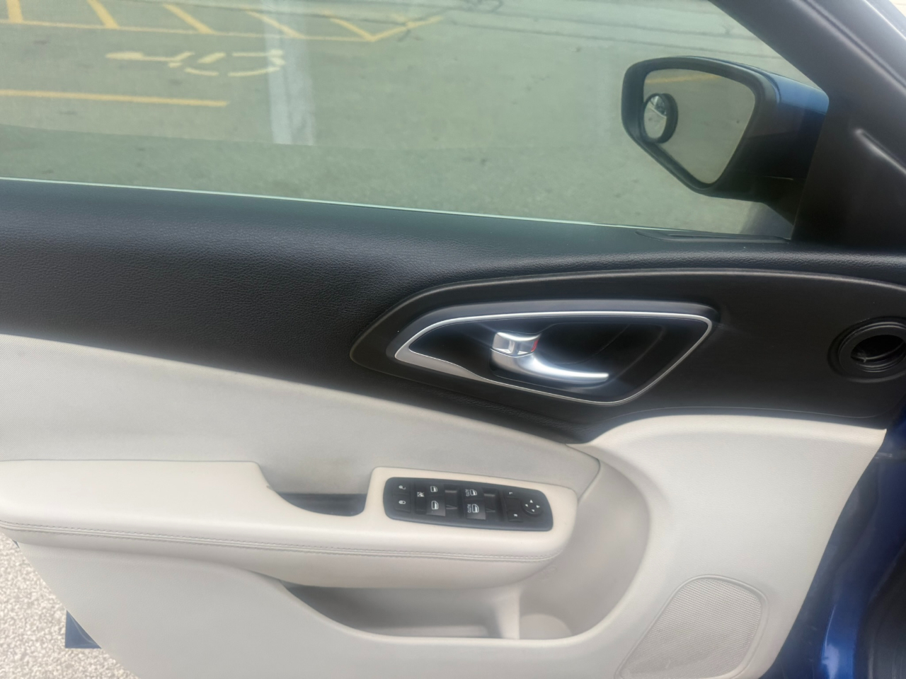 Chrysler 200 4dr Sdn Limited FWD 2015