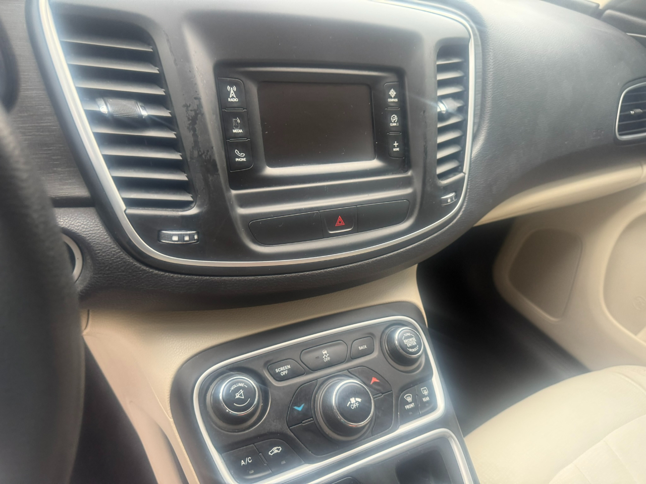 Chrysler 200 4dr Sdn Limited FWD 2015