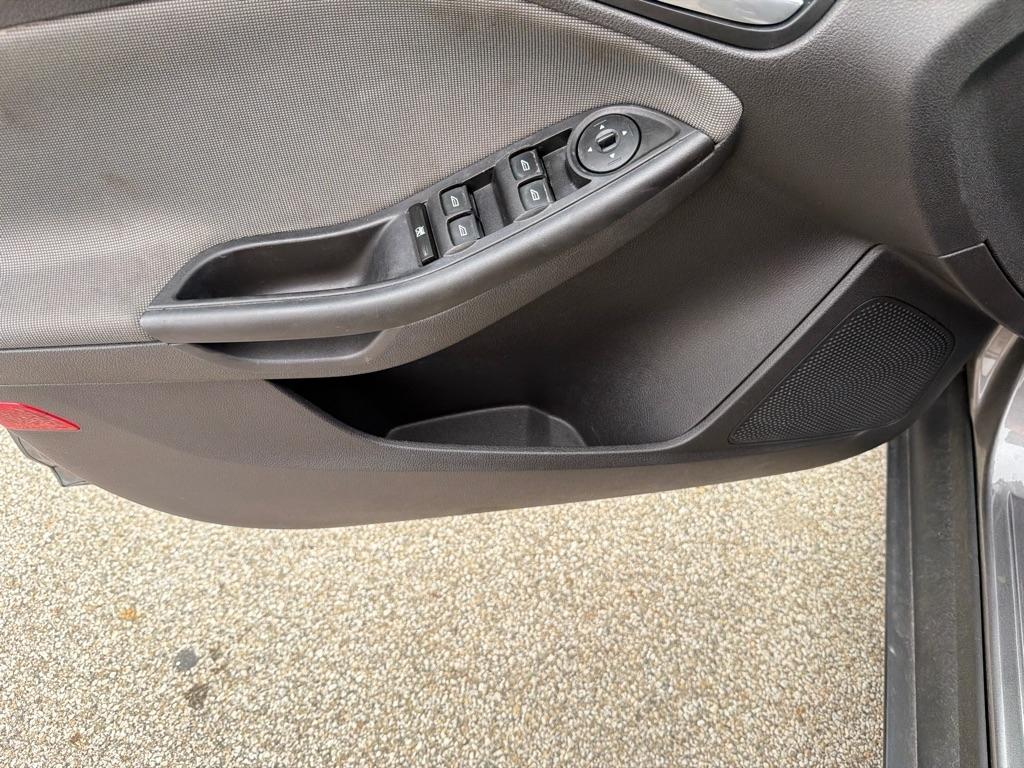 Ford Focus 4dr Sdn SE 2014