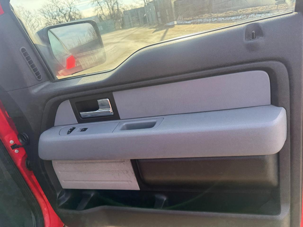 Ford F-150 2WD SuperCab 145" XLT 2012