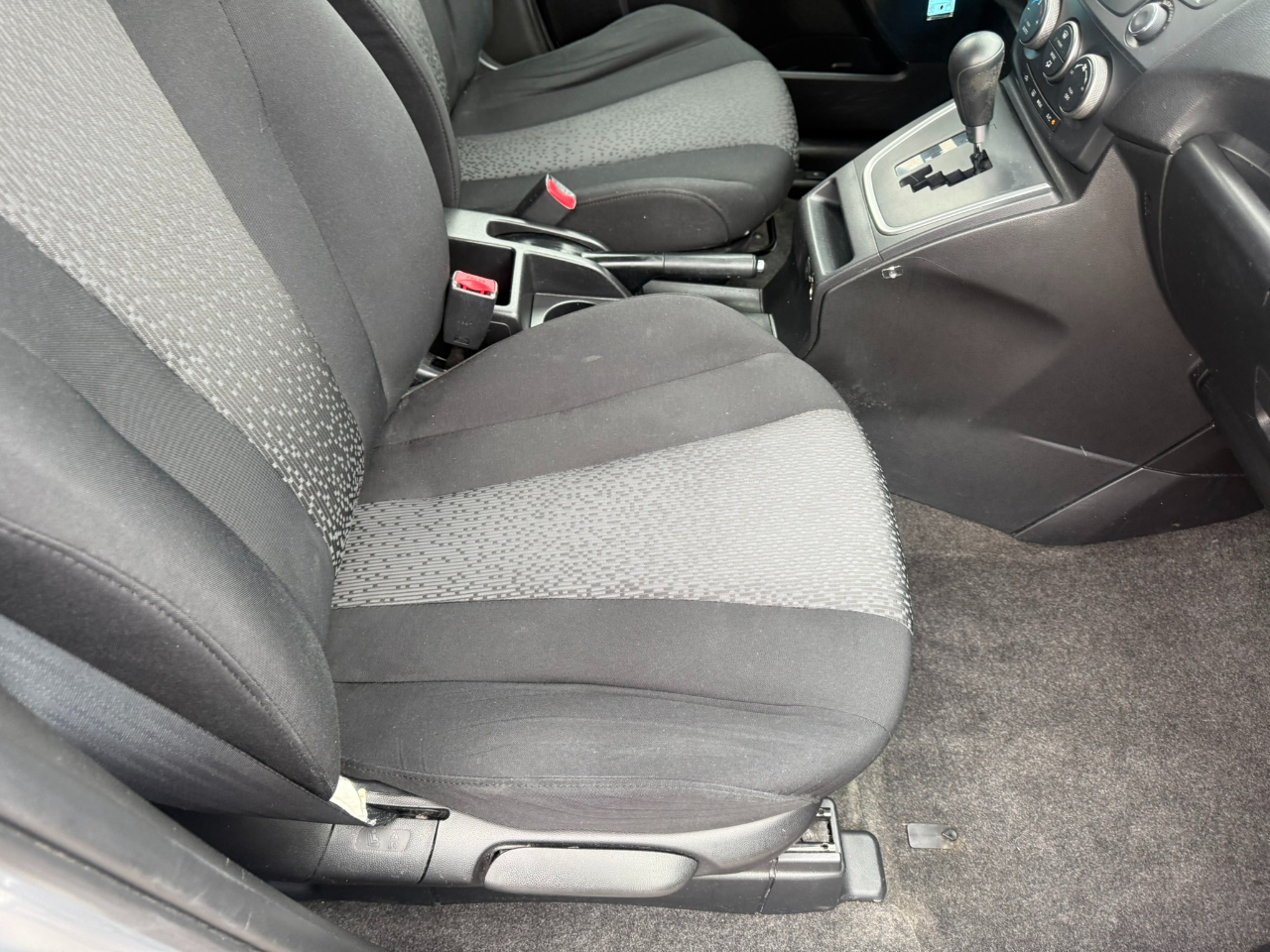 Mazda MAZDA5 4dr Wgn Auto Sport 2012