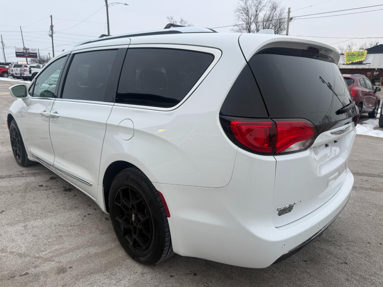 Chrysler Pacifica Touring L FWD 2018