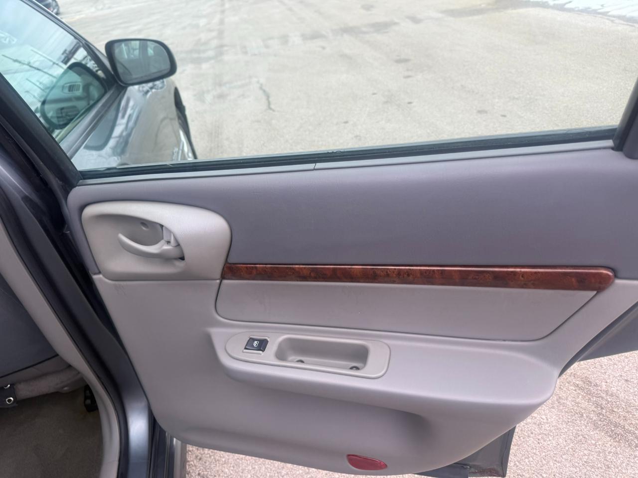 Chevrolet Impala 4dr Sdn LS 2004