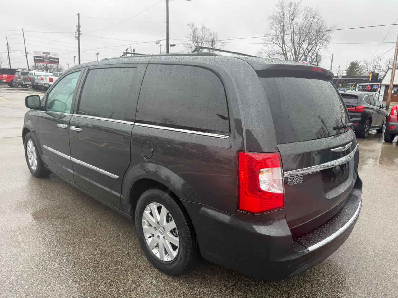 Chrysler Town & Country 4dr Wgn Touring-L 2012