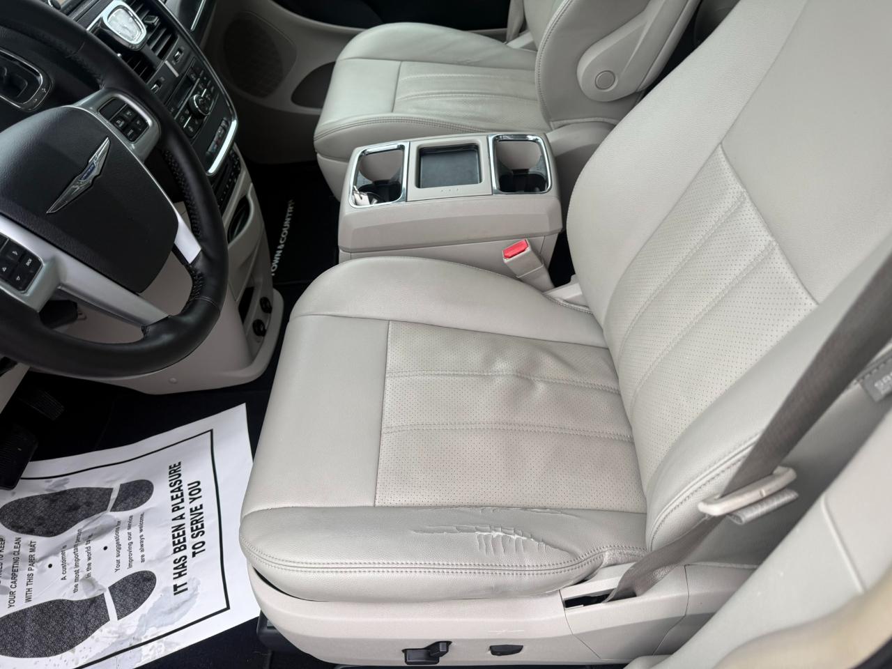 Chrysler Town & Country 4dr Wgn Touring-L 2012