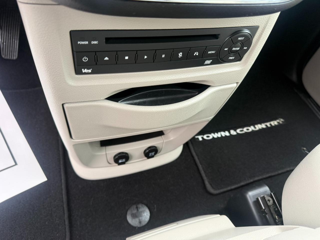 Chrysler Town & Country 4dr Wgn Touring-L 2012