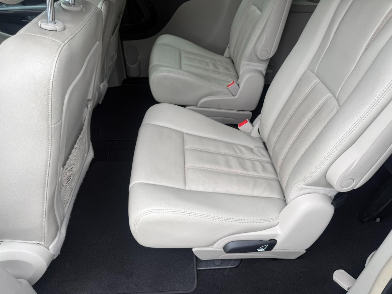 Chrysler Town & Country 4dr Wgn Touring-L 2012