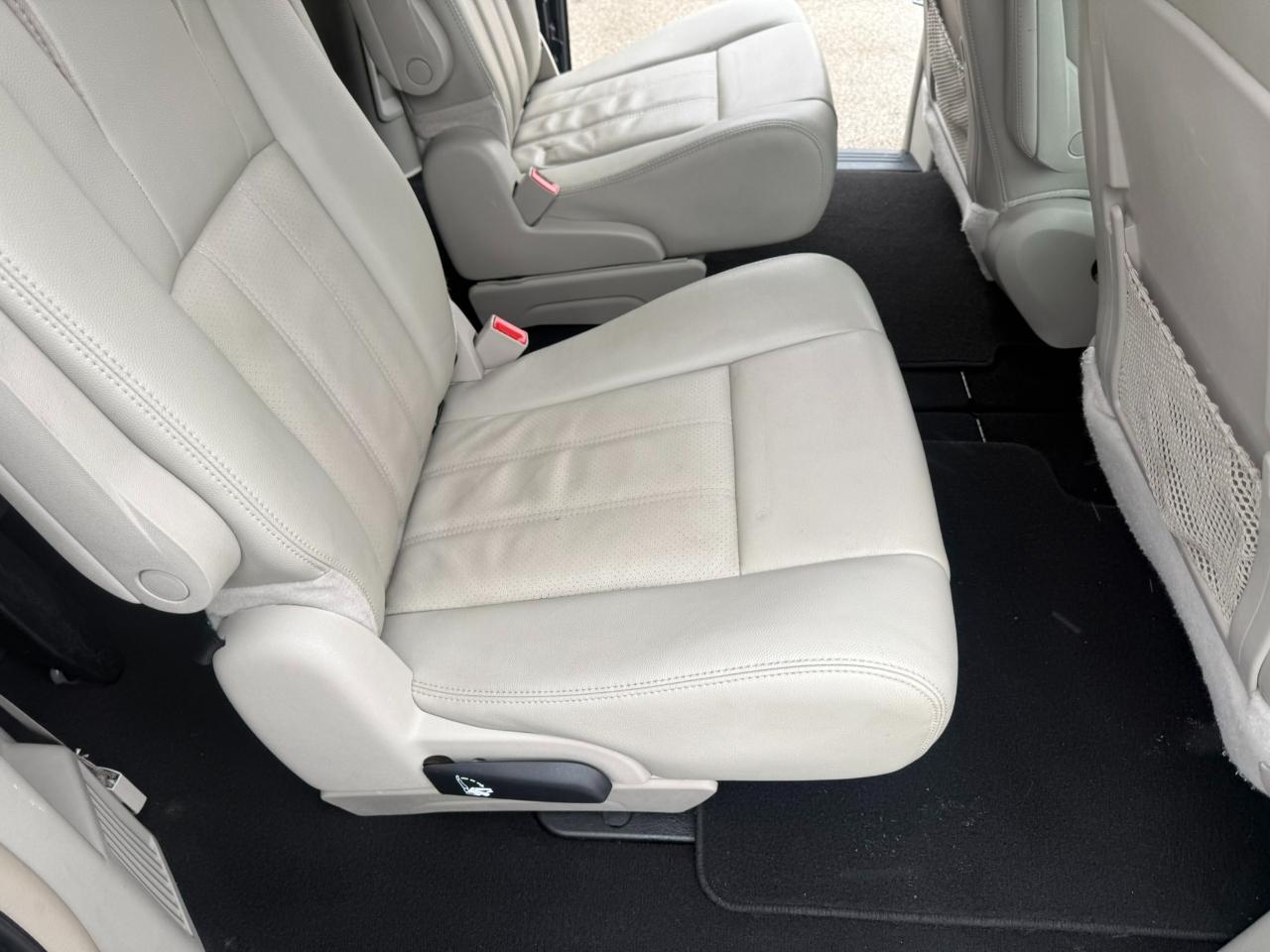 Chrysler Town & Country 4dr Wgn Touring-L 2012