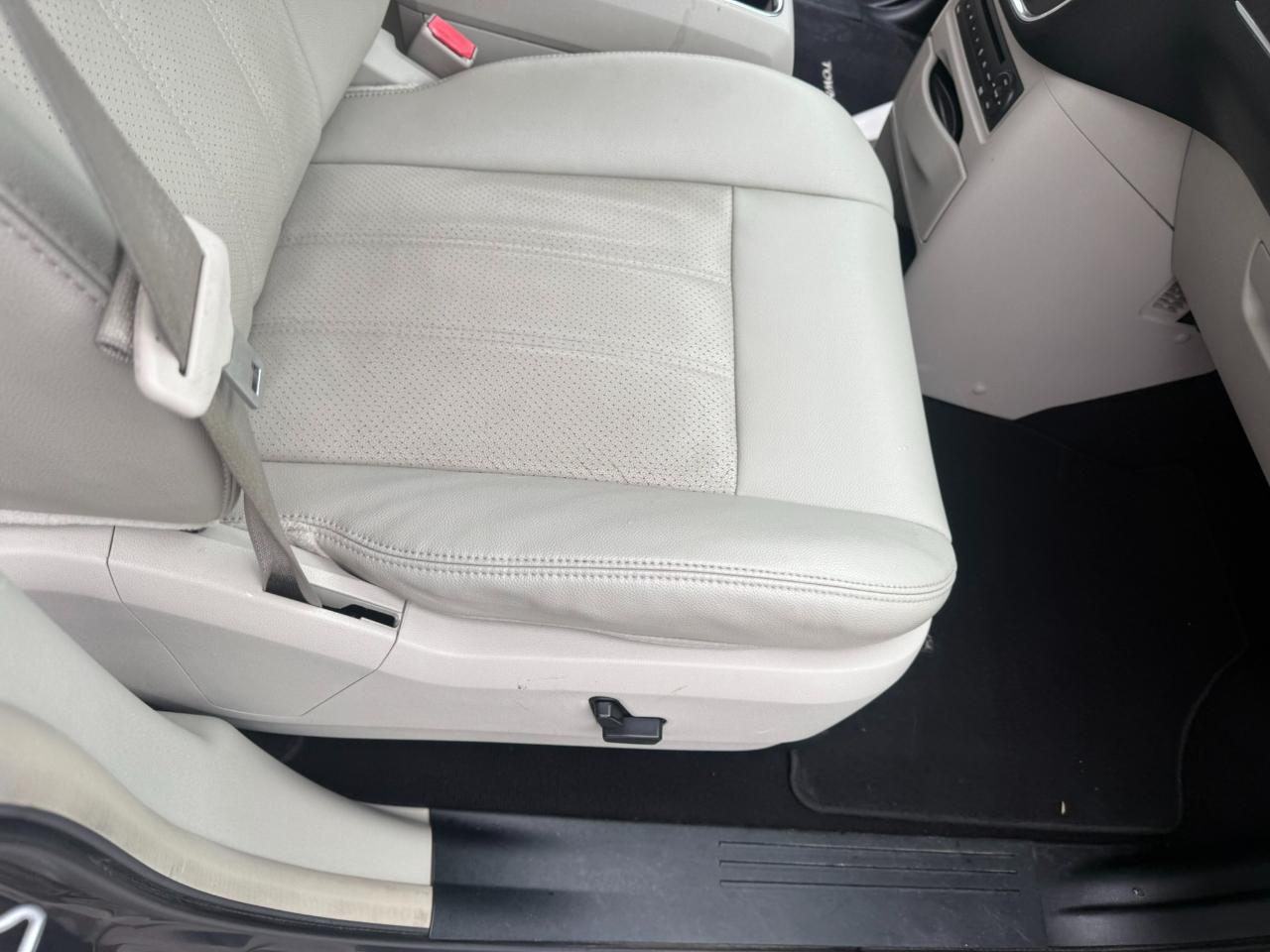 Chrysler Town & Country 4dr Wgn Touring-L 2012