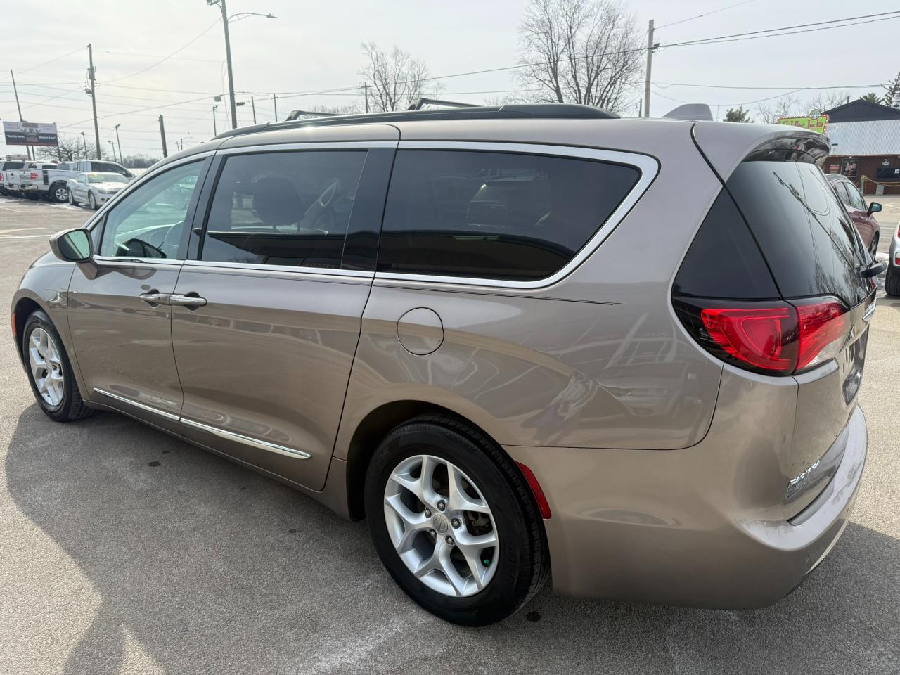 Chrysler Pacifica Touring-L FWD 2017
