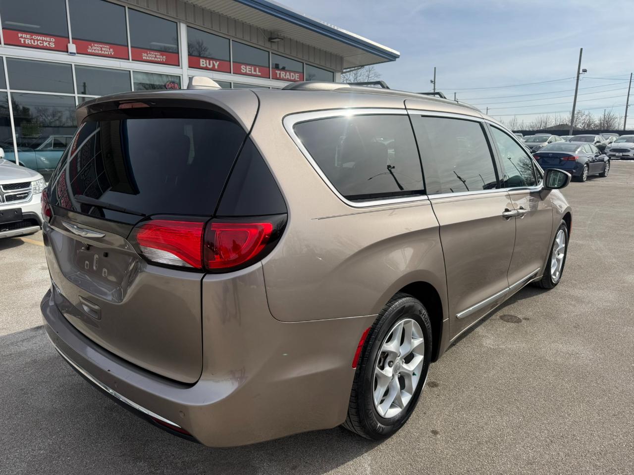 Chrysler Pacifica Touring-L FWD 2017