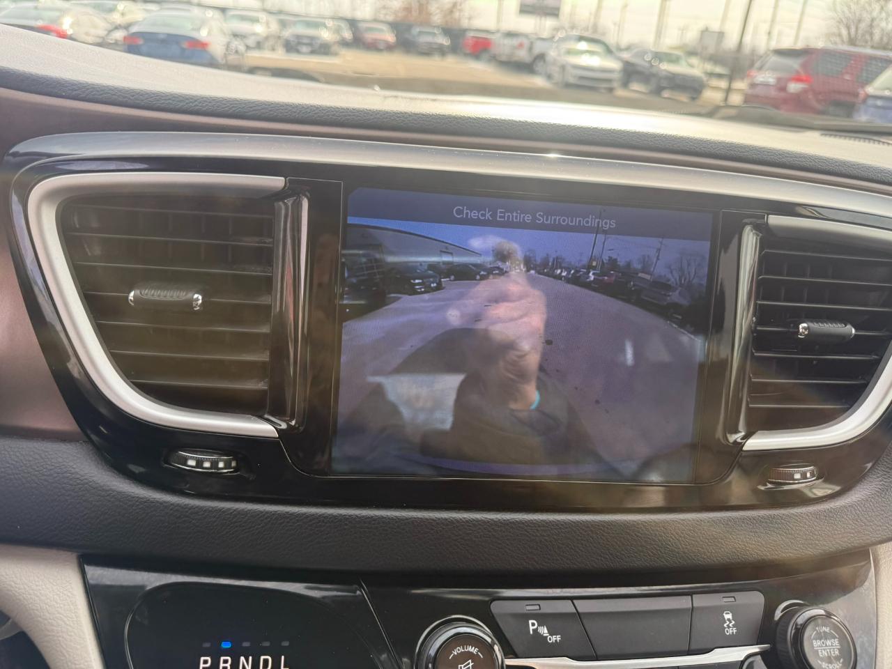 Chrysler Pacifica Touring-L FWD 2017