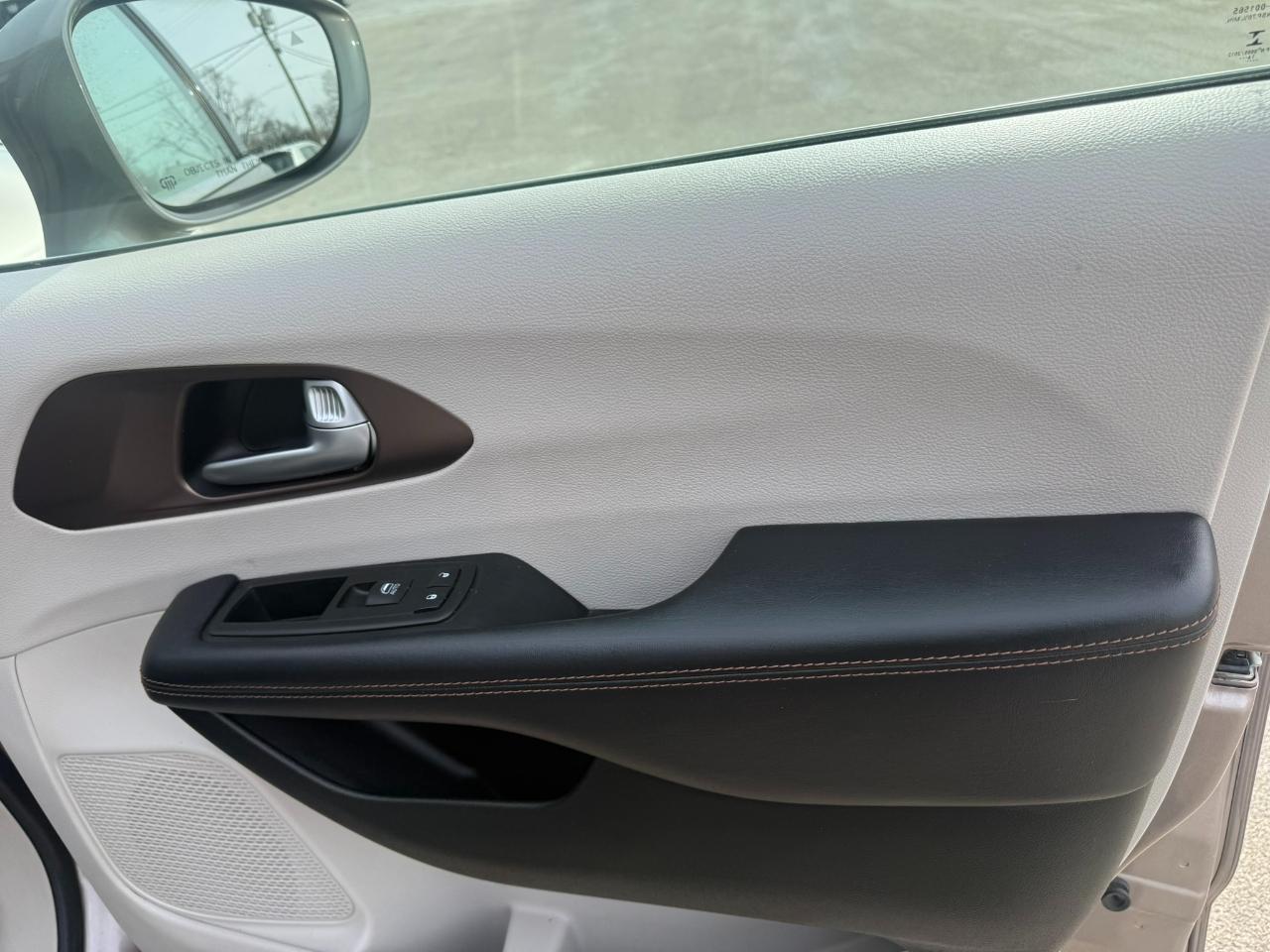 Chrysler Pacifica Touring-L FWD 2017