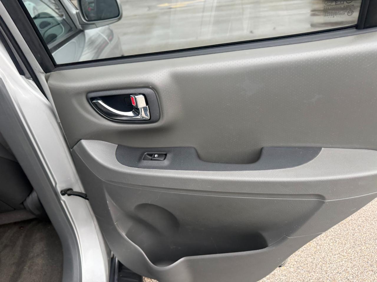 Hyundai Santa Fe 4dr GLS 2WD Auto 3.5L V6 2004