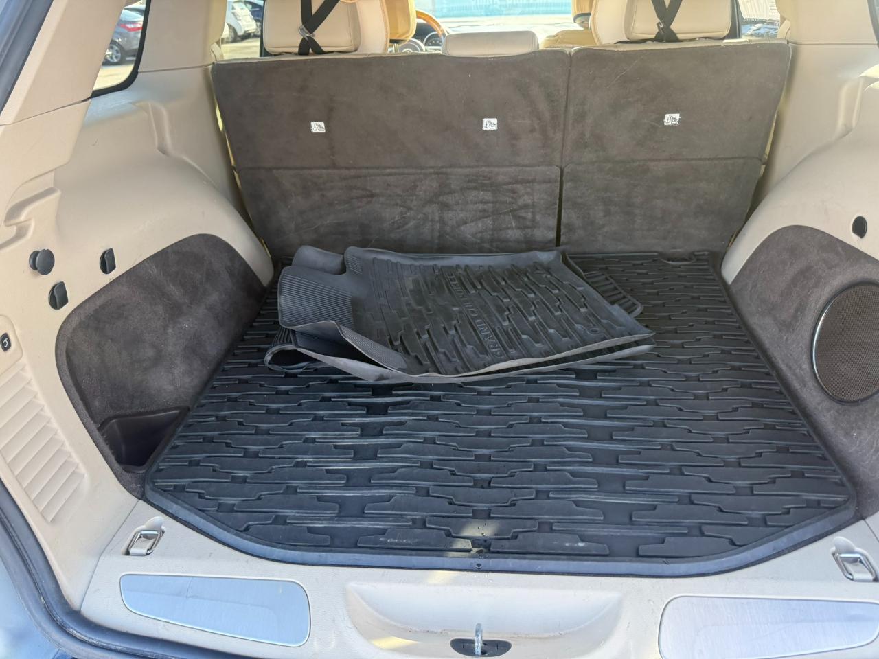 Jeep Grand Cherokee 4WD 4dr Overland 2011