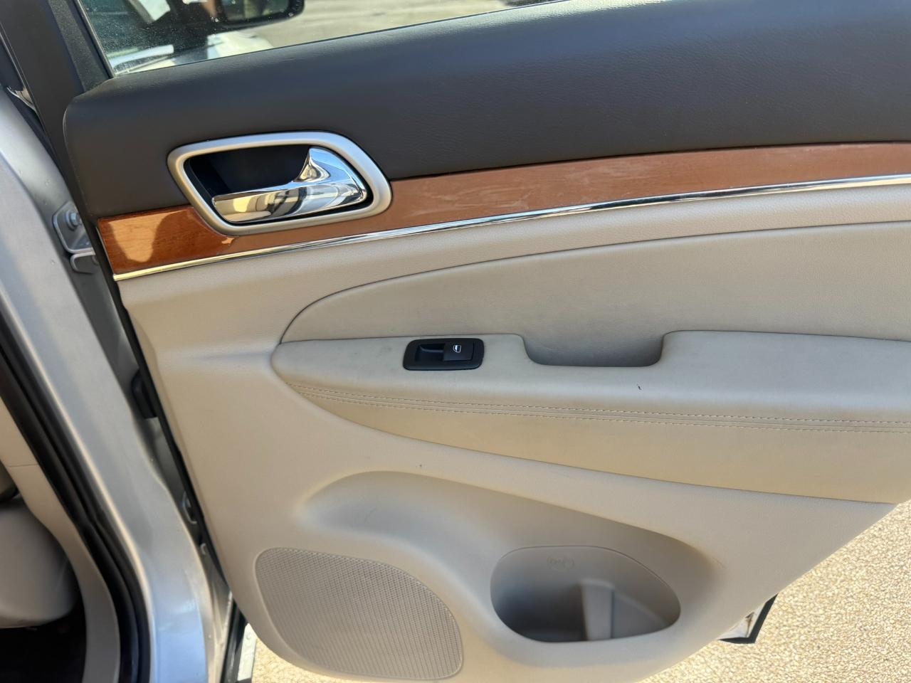 Jeep Grand Cherokee 4WD 4dr Overland 2011