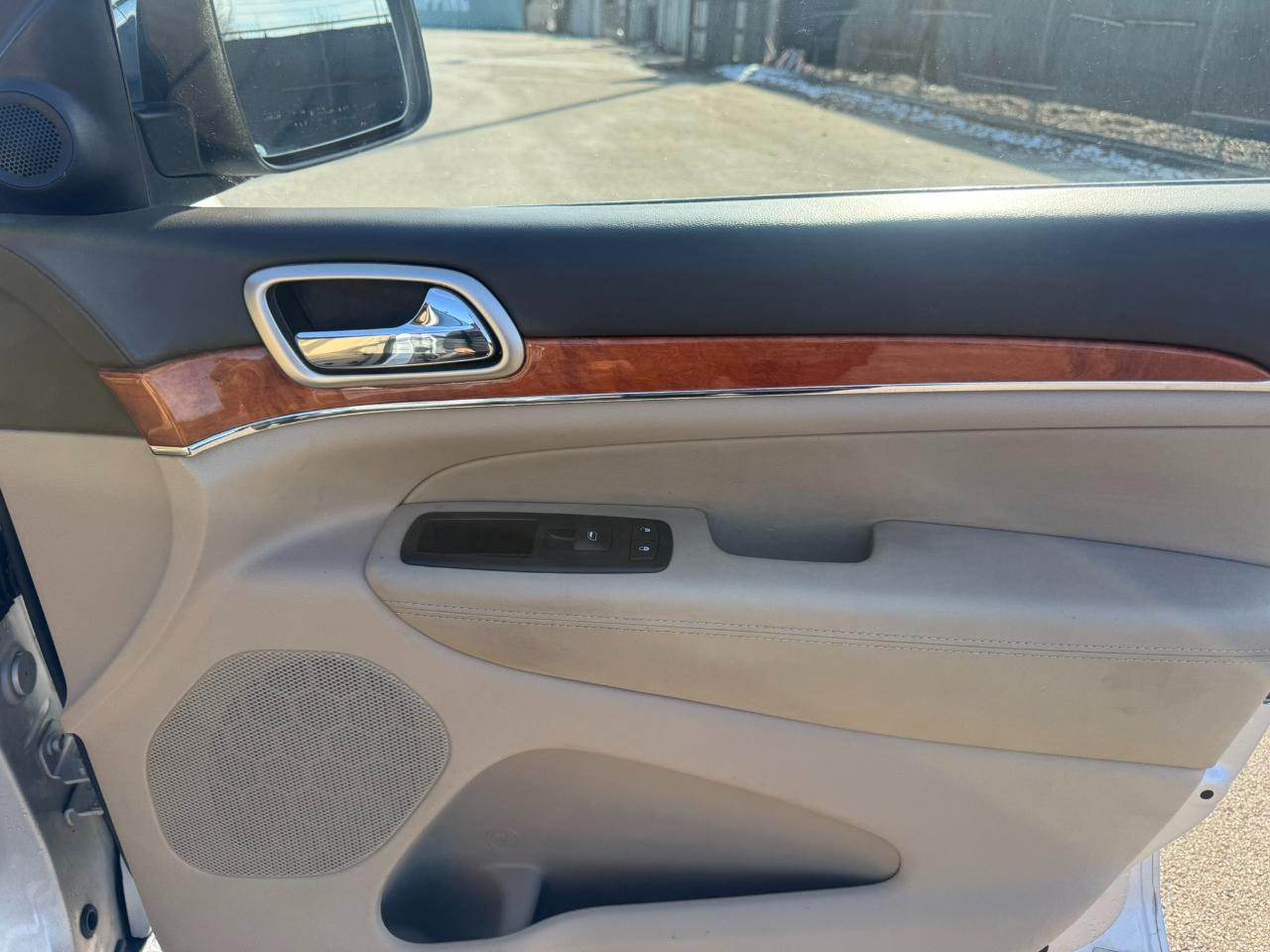 Jeep Grand Cherokee 4WD 4dr Overland 2011