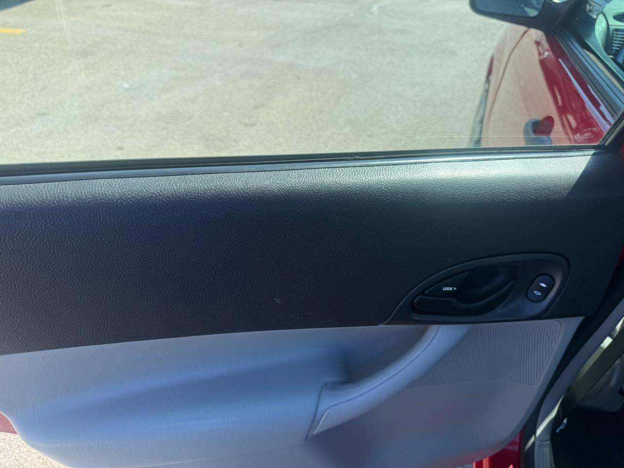 Ford Focus 4dr Sdn ZX4 SES 2006