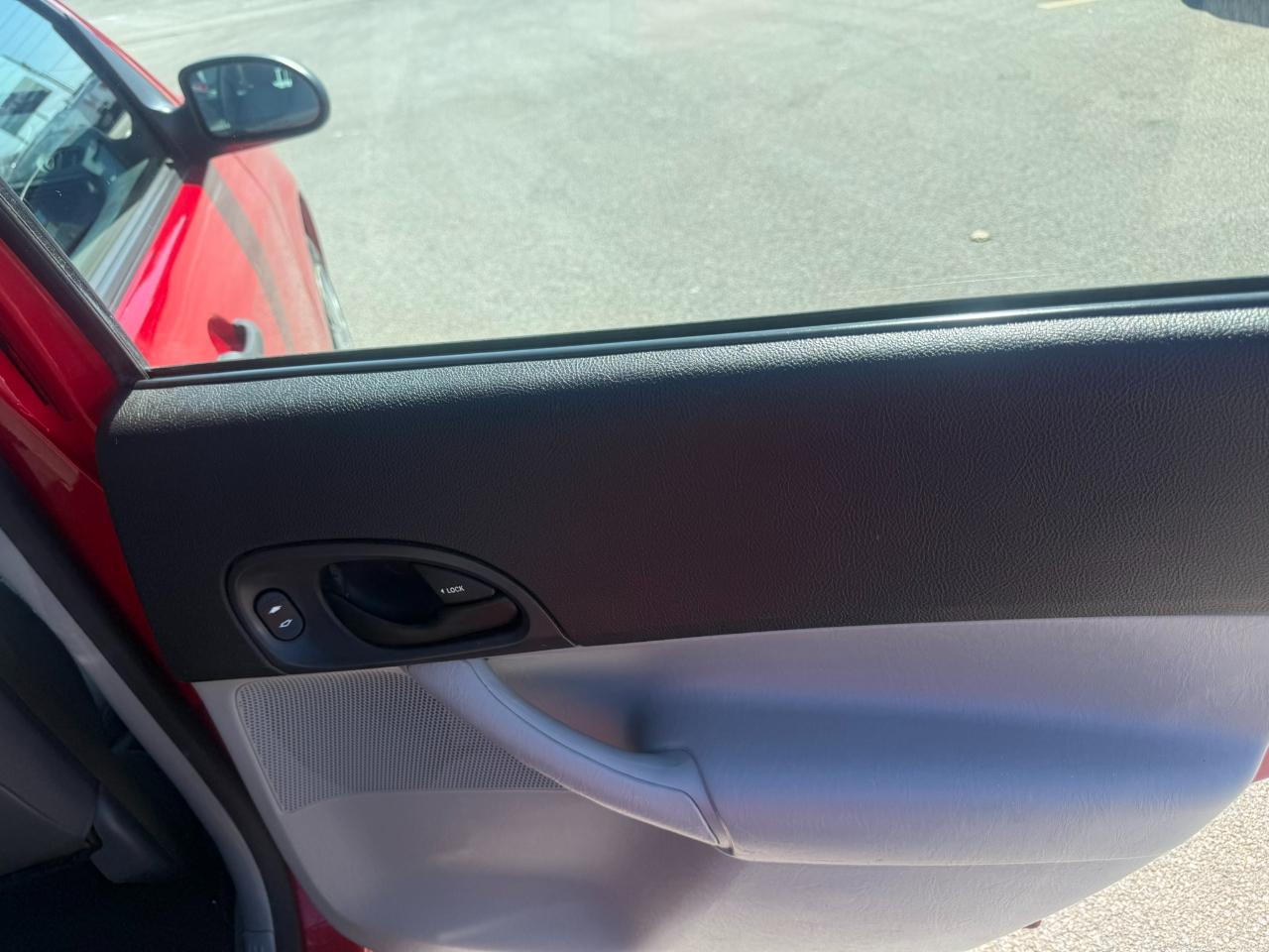 Ford Focus 4dr Sdn ZX4 SES 2006