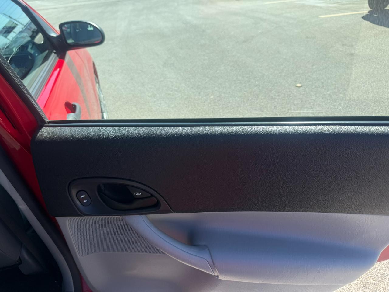 Ford Focus 4dr Sdn ZX4 SES 2006