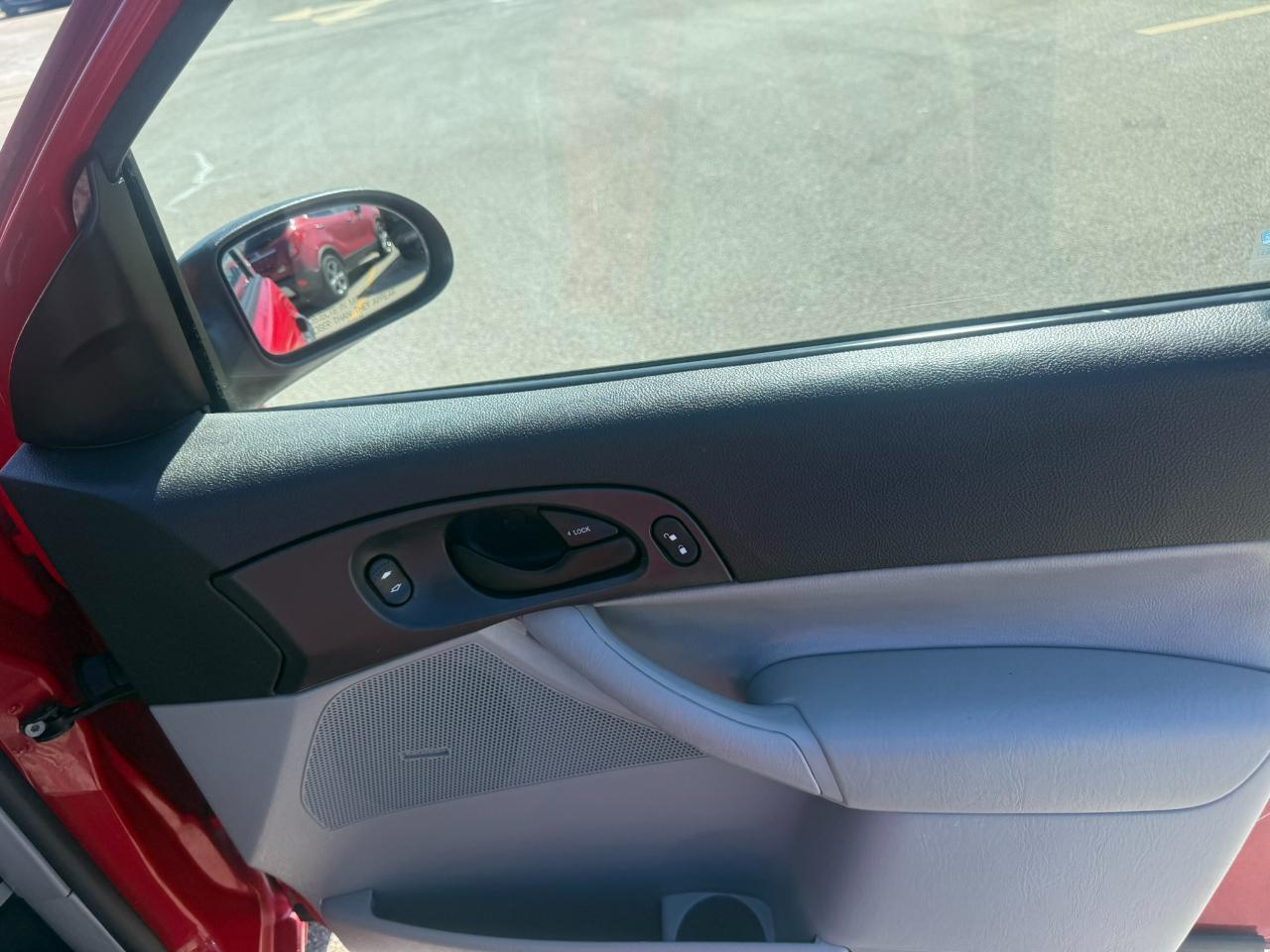 Ford Focus 4dr Sdn ZX4 SES 2006