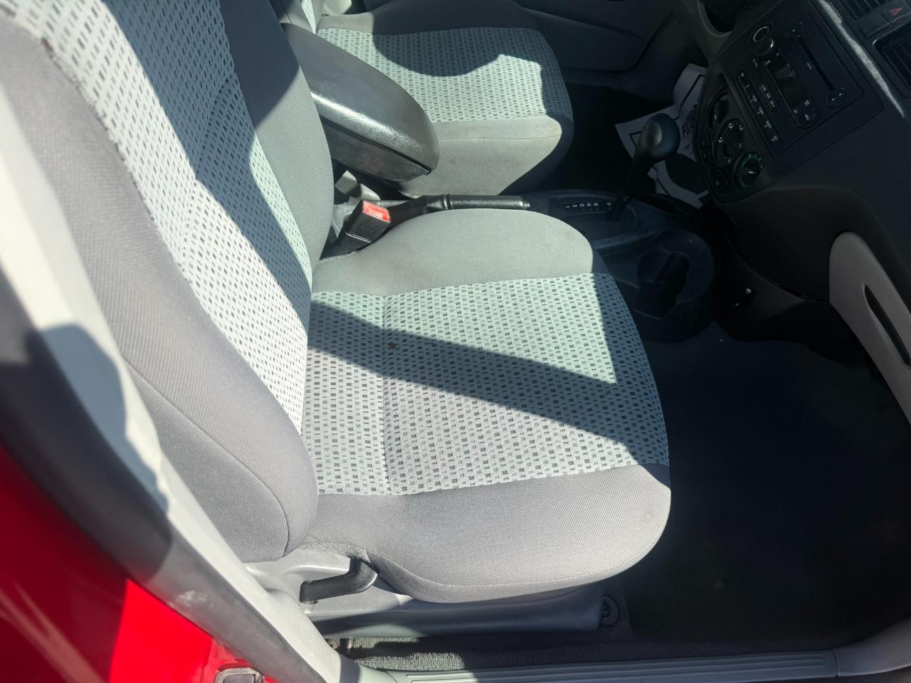 Ford Focus 4dr Sdn ZX4 SES 2006