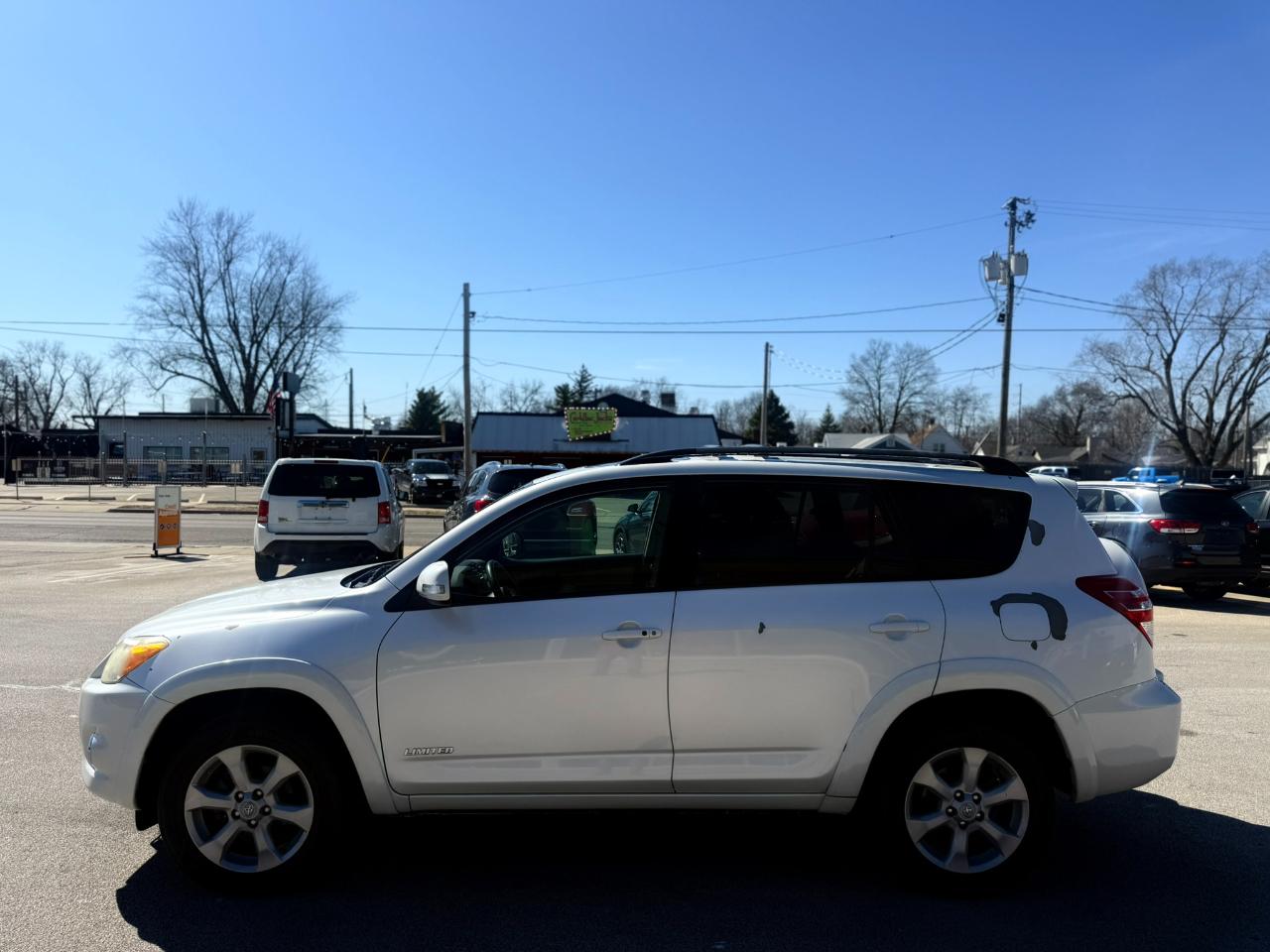 Toyota RAV4 FWD 4dr 4-cyl 4-Spd AT Ltd (Natl) 2011