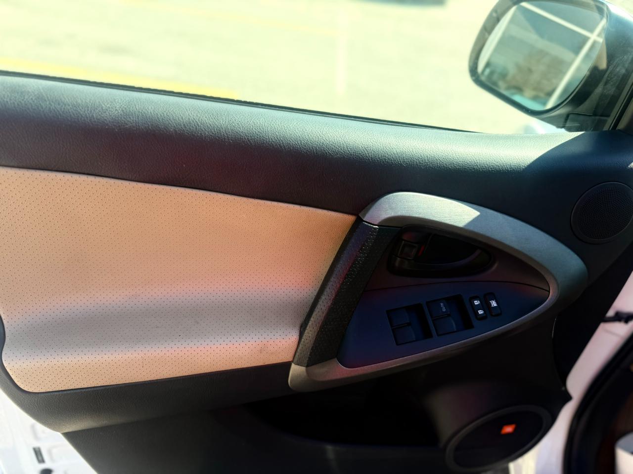 Toyota RAV4 FWD 4dr 4-cyl 4-Spd AT Ltd (Natl) 2011