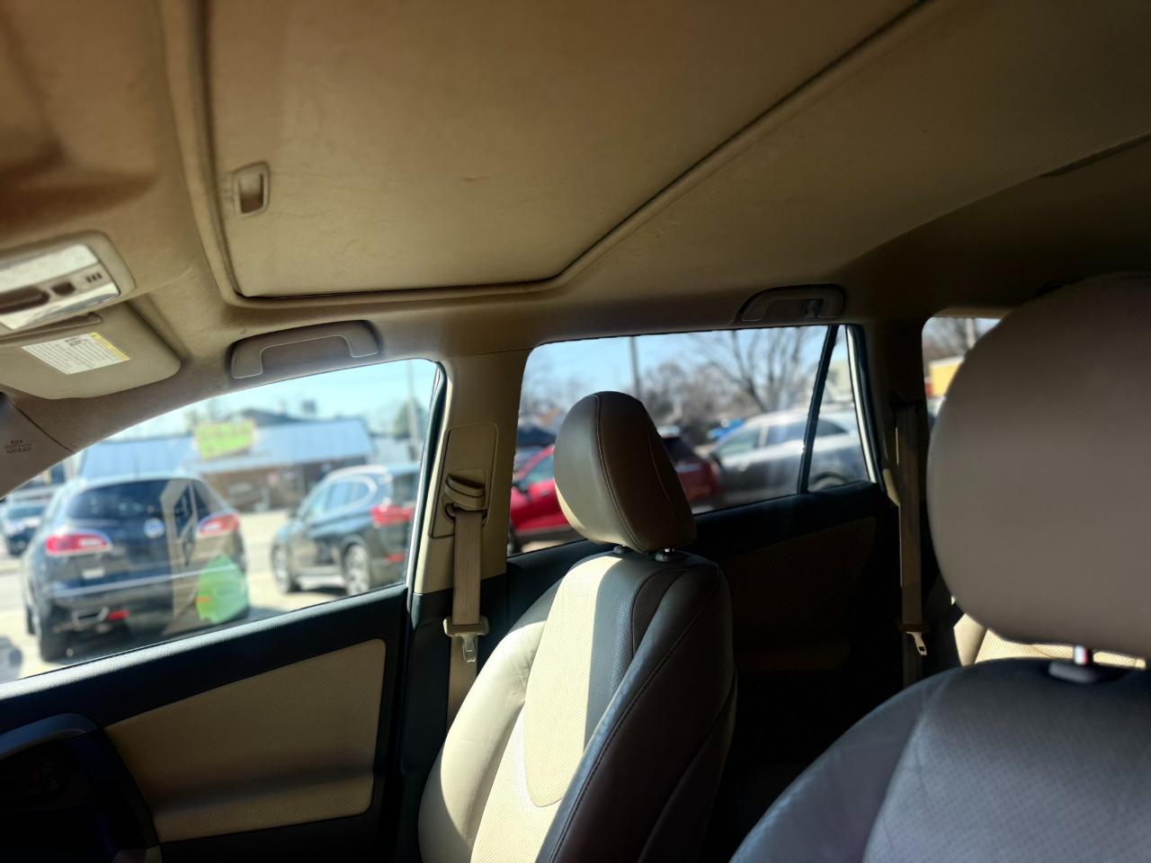 Toyota RAV4 FWD 4dr 4-cyl 4-Spd AT Ltd (Natl) 2011