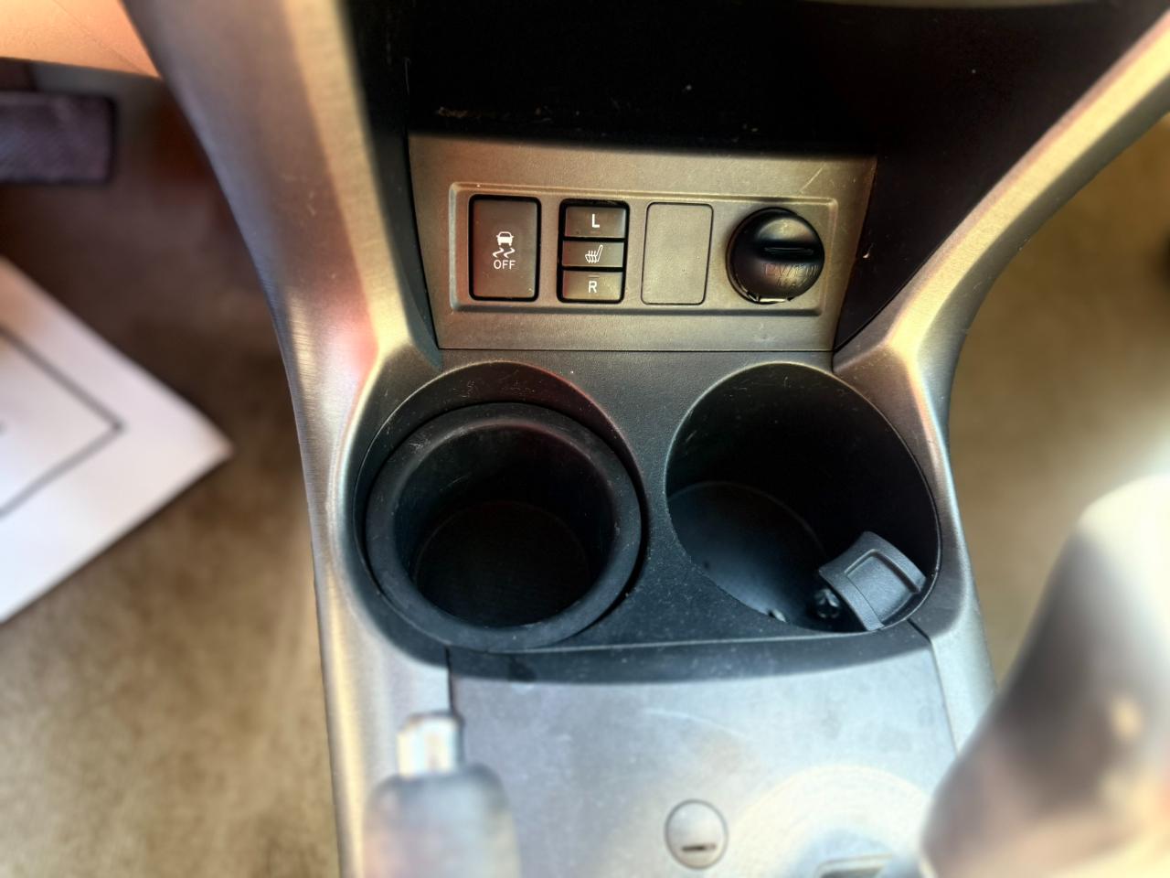 Toyota RAV4 FWD 4dr 4-cyl 4-Spd AT Ltd (Natl) 2011