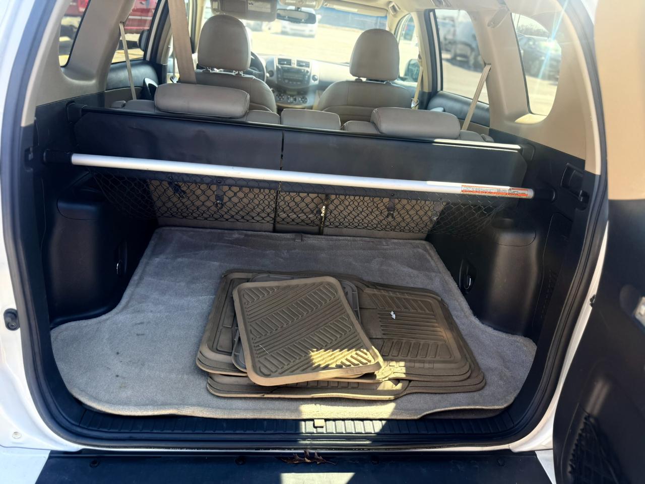 Toyota RAV4 FWD 4dr 4-cyl 4-Spd AT Ltd (Natl) 2011