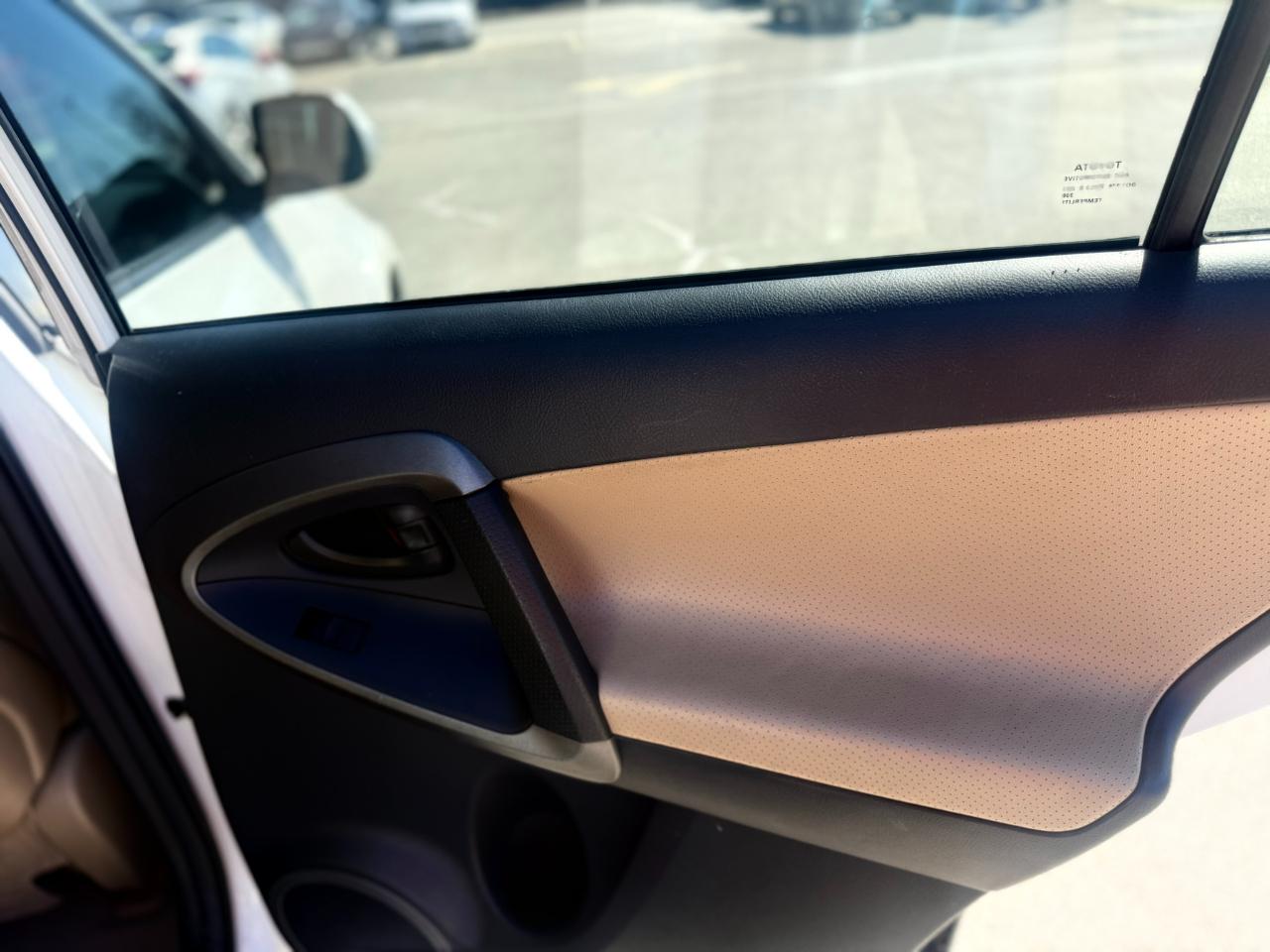 Toyota RAV4 FWD 4dr 4-cyl 4-Spd AT Ltd (Natl) 2011