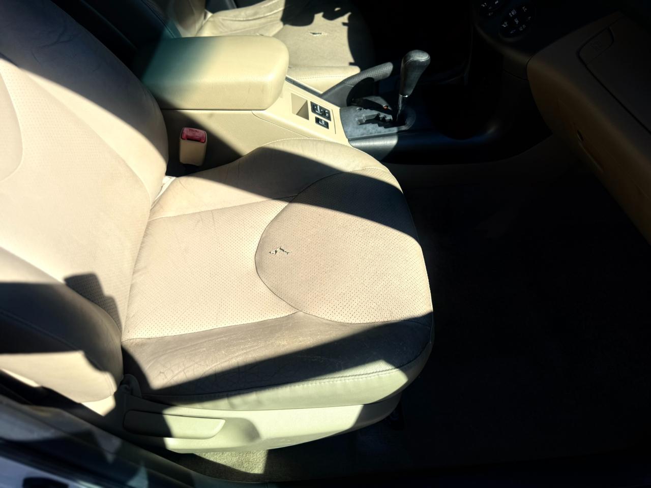 Toyota RAV4 FWD 4dr 4-cyl 4-Spd AT Ltd (Natl) 2011