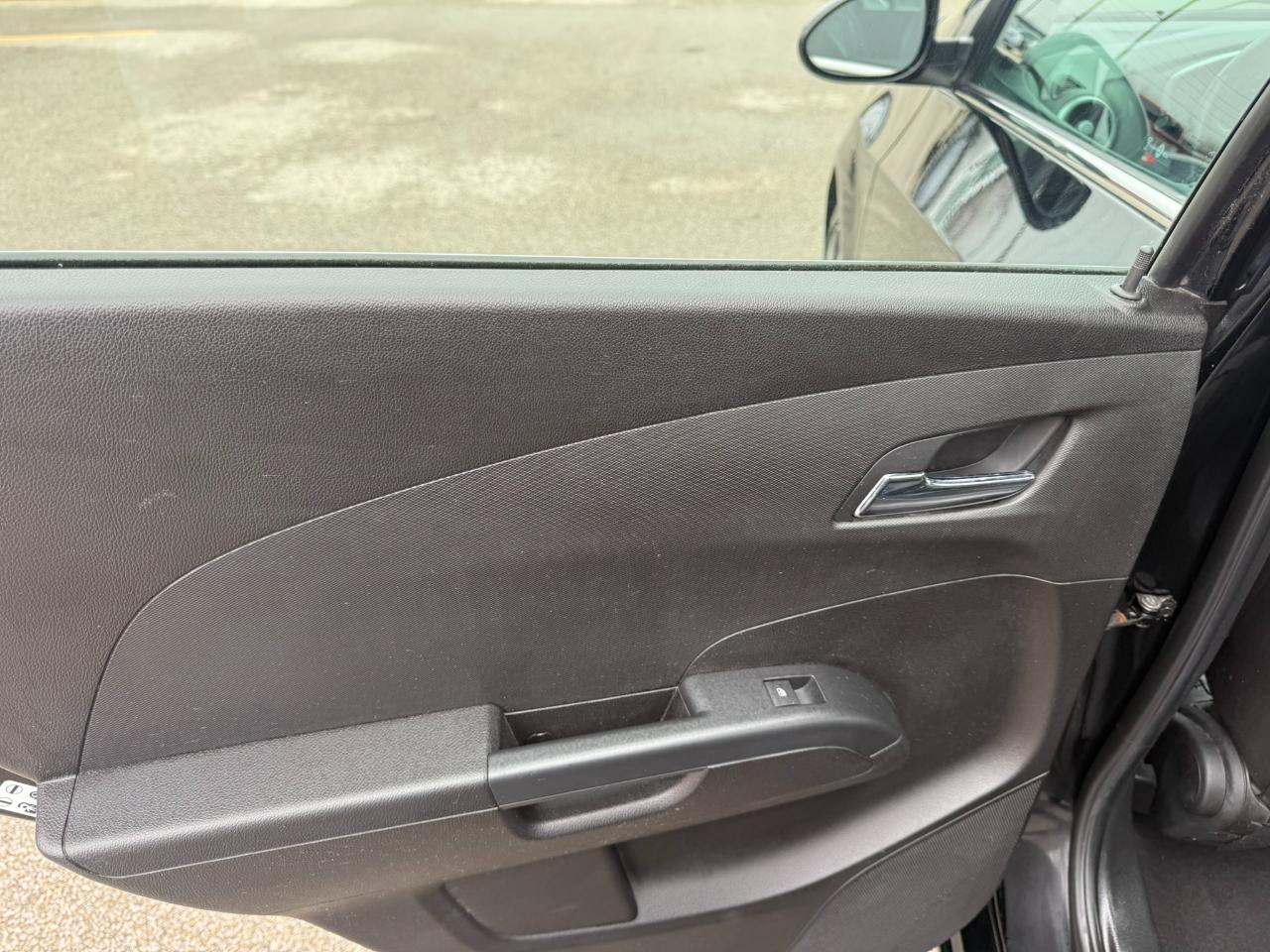 Chevrolet Sonic 4dr Sdn Auto Premier 2017