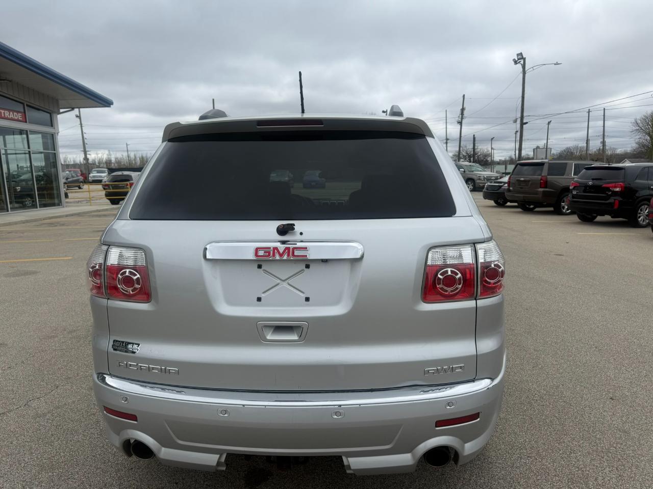GMC Acadia AWD 4dr Denali 2011
