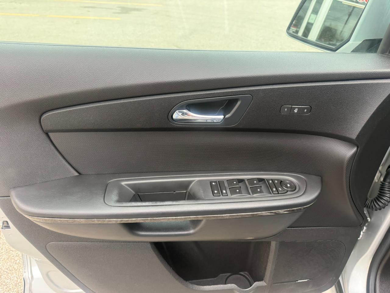 GMC Acadia AWD 4dr Denali 2011