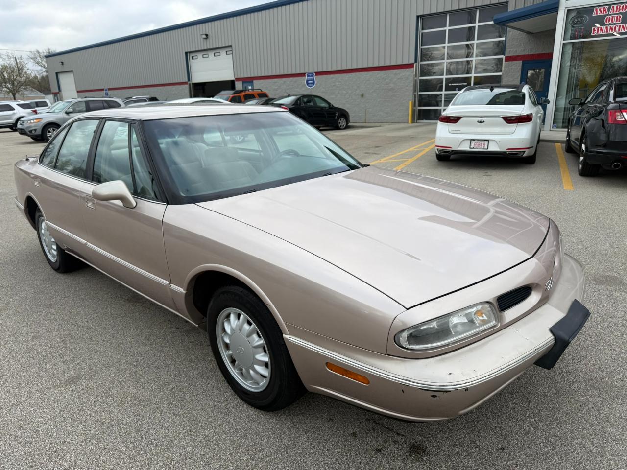 Oldsmobile 88 4dr Sdn 1999