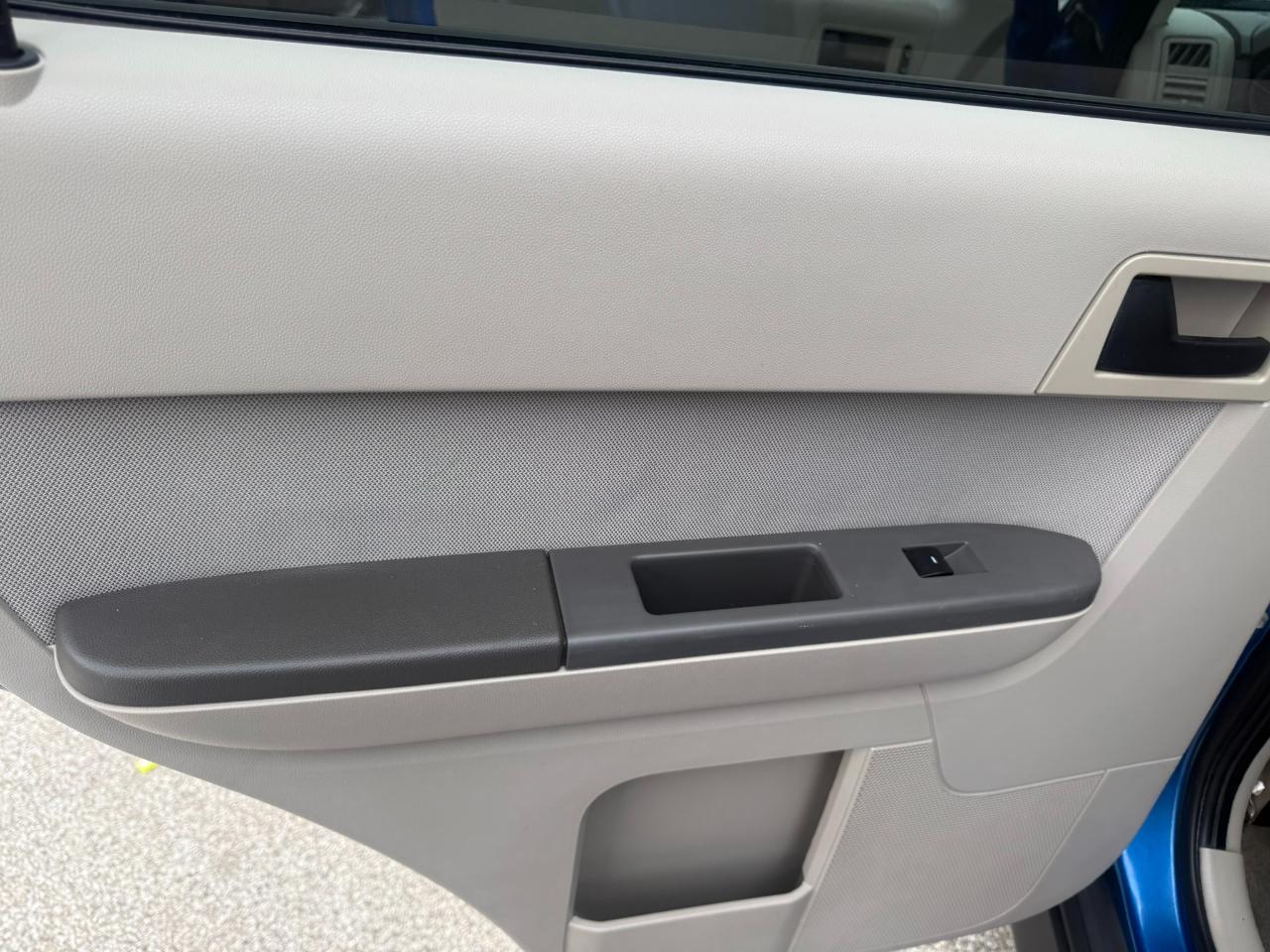 Ford Escape FWD 4dr XLT 2012