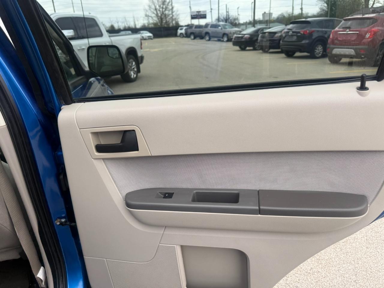 Ford Escape FWD 4dr XLT 2012