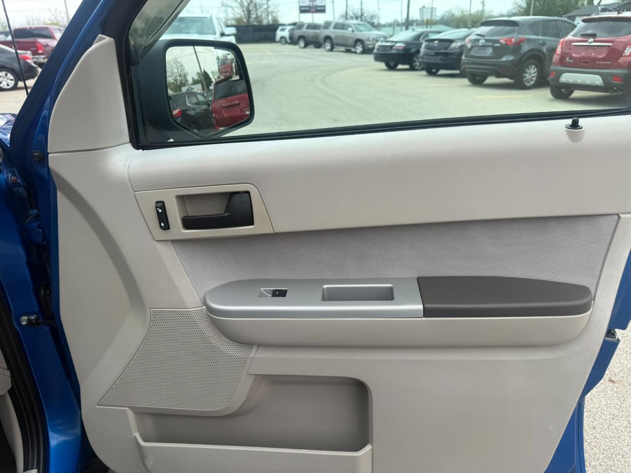 Ford Escape FWD 4dr XLT 2012