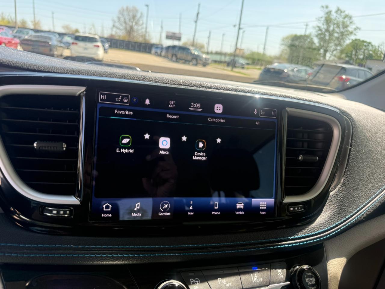 Chrysler Pacifica Hybrid Touring L FWD 2021