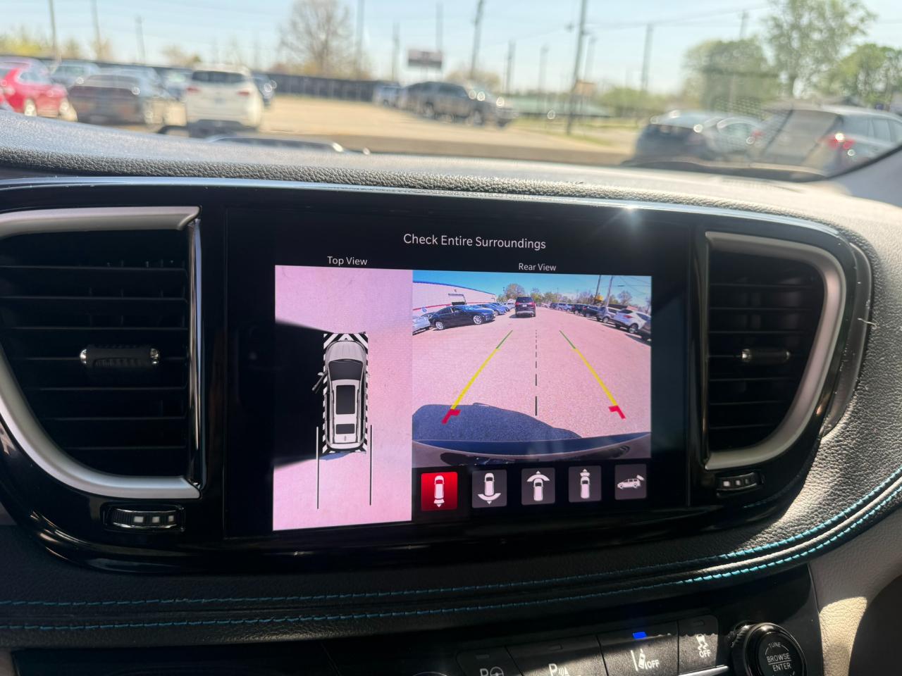 Chrysler Pacifica Hybrid Touring L FWD 2021