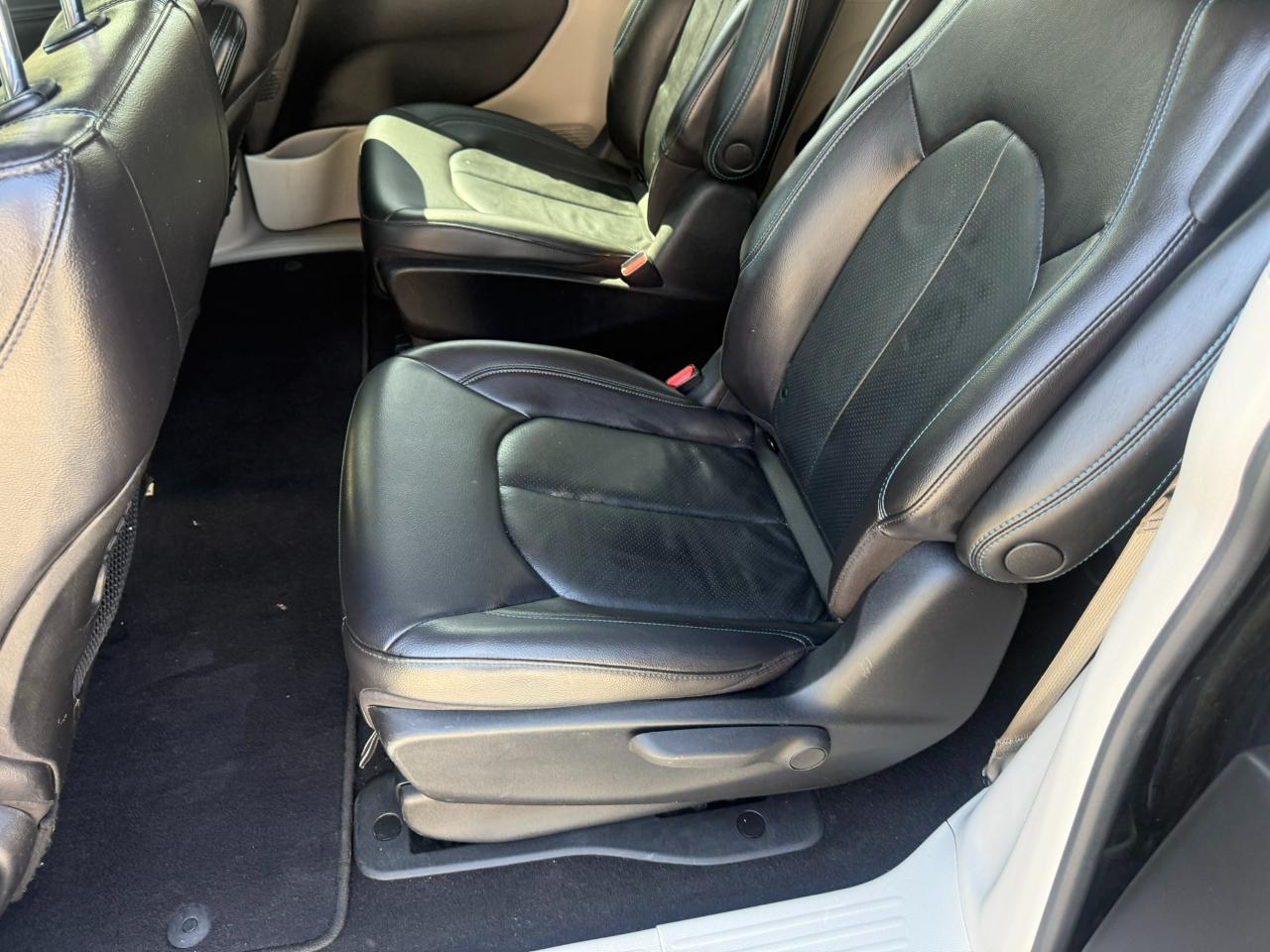 Chrysler Pacifica Hybrid Touring L FWD 2021